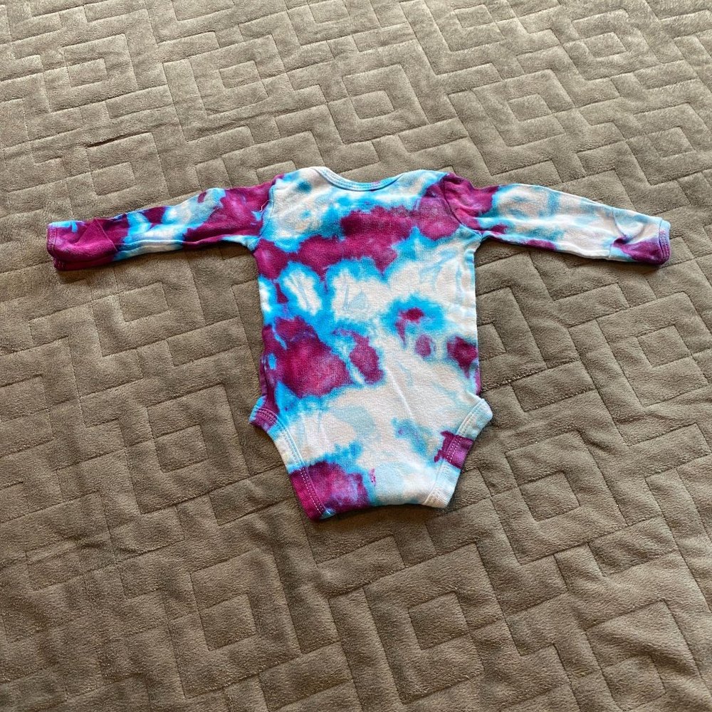 Tie Dye Baby Bodysuit || Newborn - Picture 2 of 3